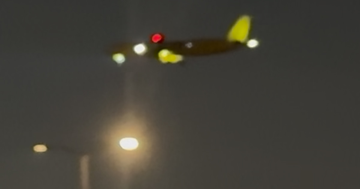Last Spirit Flights Seen Descending Into Dallas Airport - Beritaja