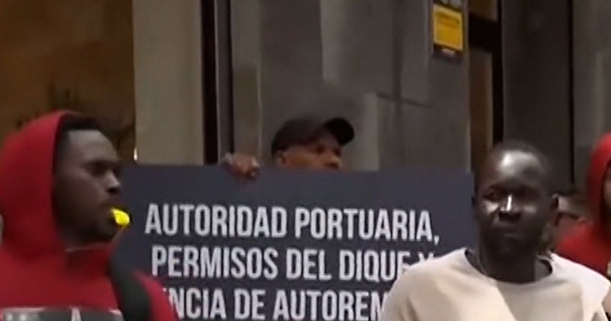 Port Workers Protest Hantavirus Cruise Ship Arrival - Beritaja