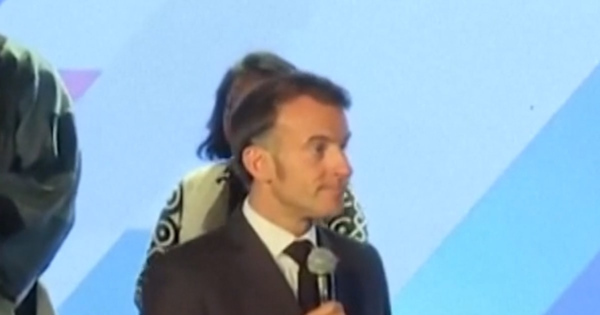 Macron Scolds Kids In Audience For Making Noise - Beritaja