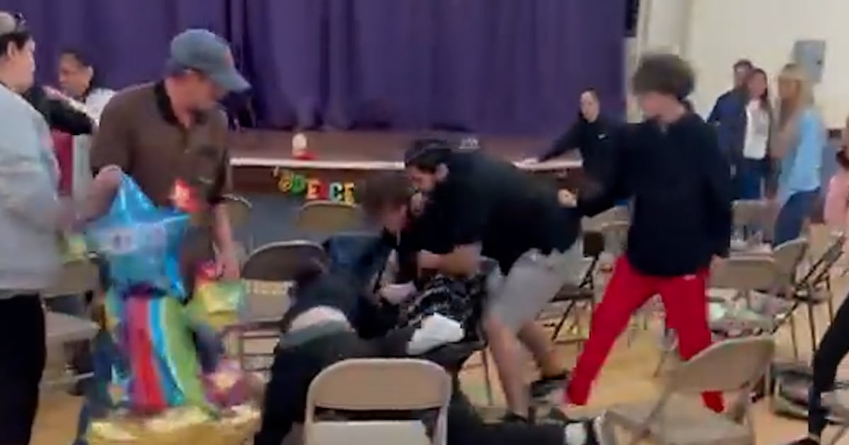 Fight breaks out at an Ohio kindergarten graduation – NBC News