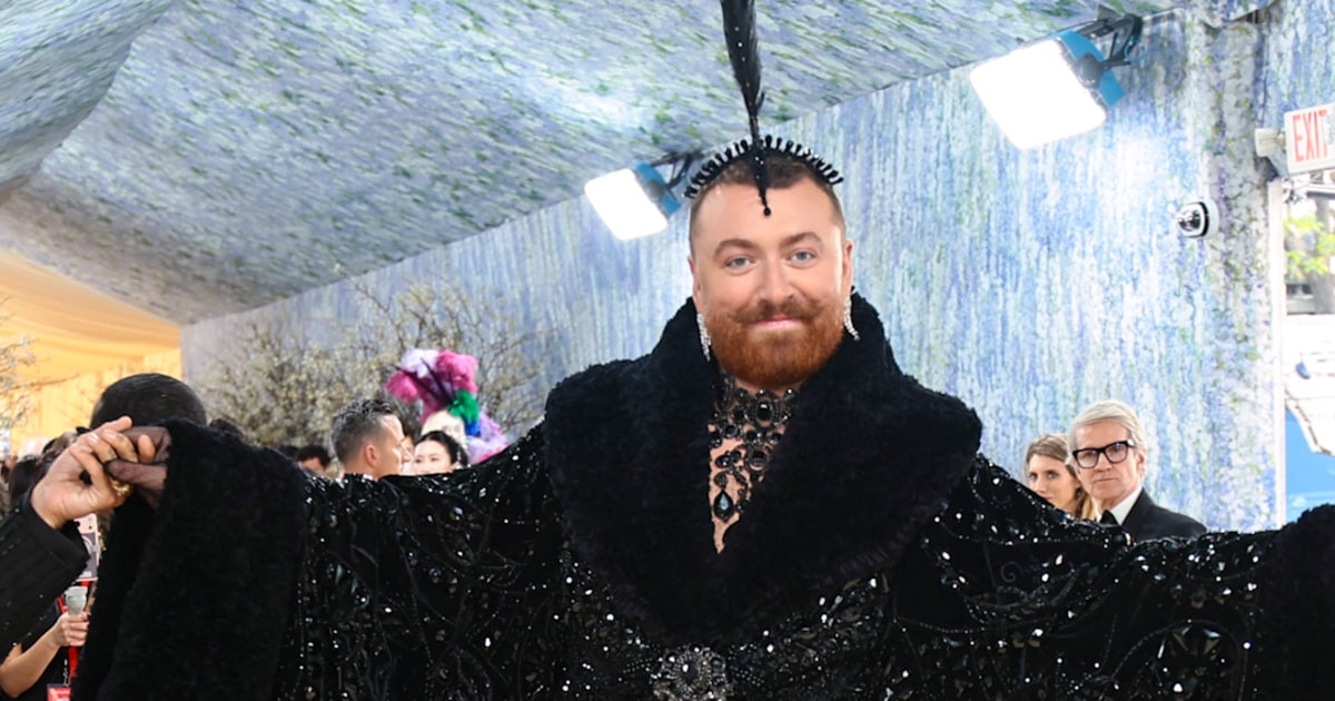Sam Smith Arrives In Black Christian Cowan Outfit - Beritaja