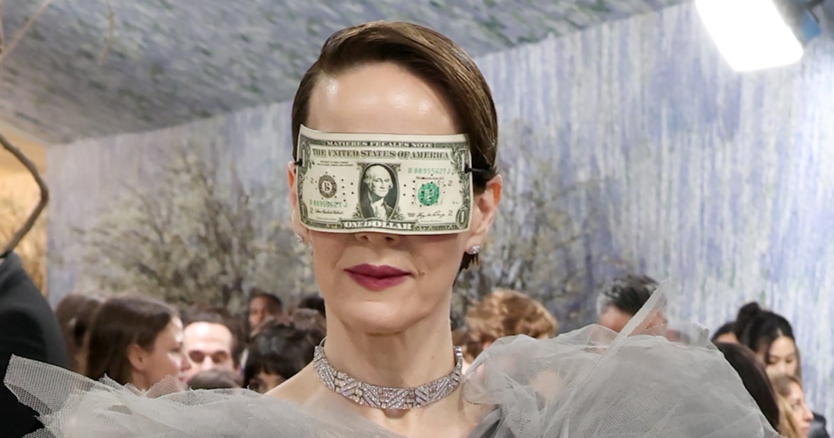 Sarah Paulson wears money blindfold at 2026 Met Gala