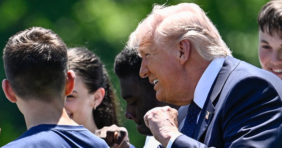 Trump Signs Presidential Fitness Test Proclamation - Beritaja