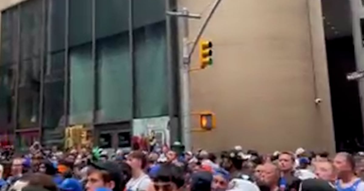 Crowds wait for the Knicks parade to begin in downtown Manhattan