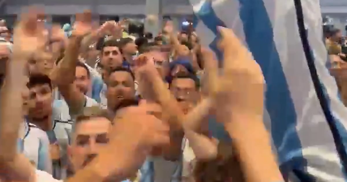 Argentina fans use chant to return lost wallet in Dallas - NBC News thumbnail
