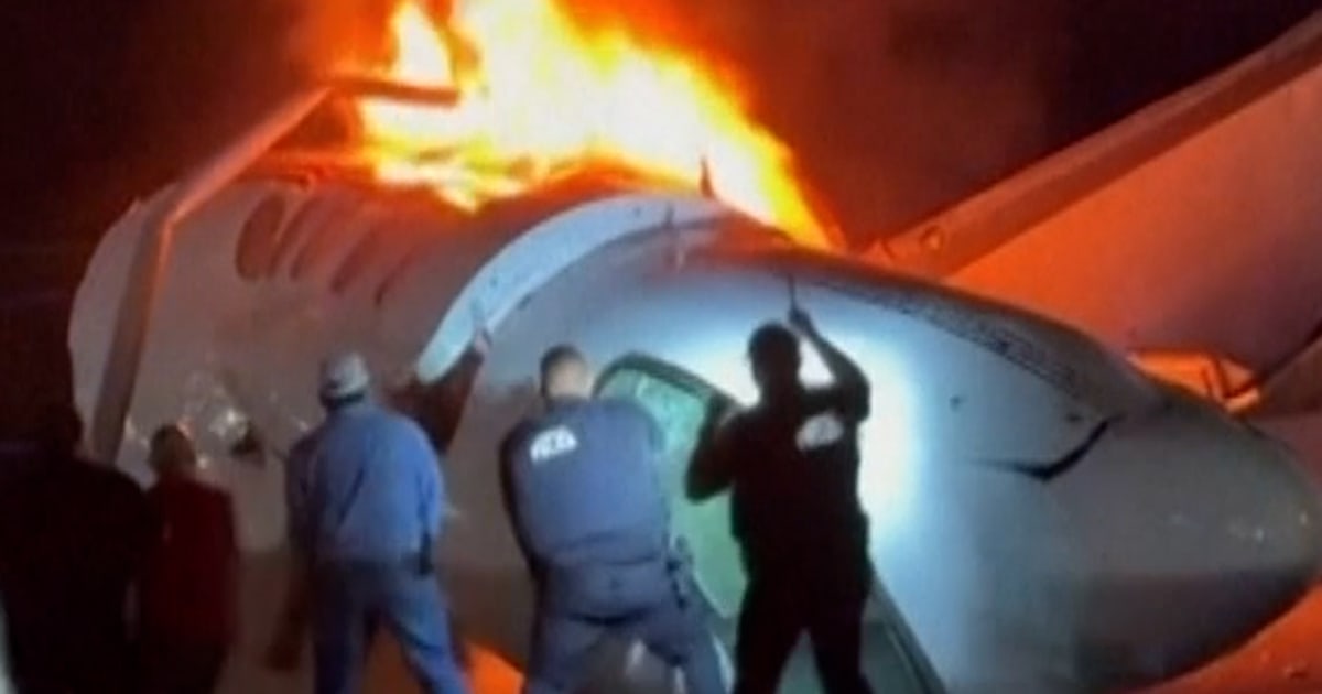 Plane Crash on Texas Highway Leaves Passengers Rescued