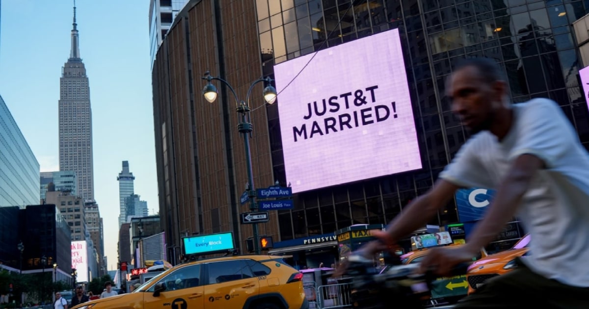 'just Married' Message Appears On Msg Video Screen During Emilie Ikeda's Report - Beritaja