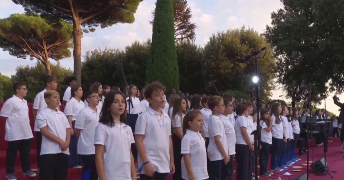 Andrea Bocelli e coro infantil se apresentam para o Papa Leão no ‘Concerto pela Paz’