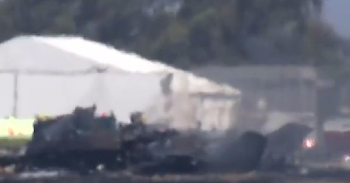 F-35 fighter jet crashes at an air base in San Diego
