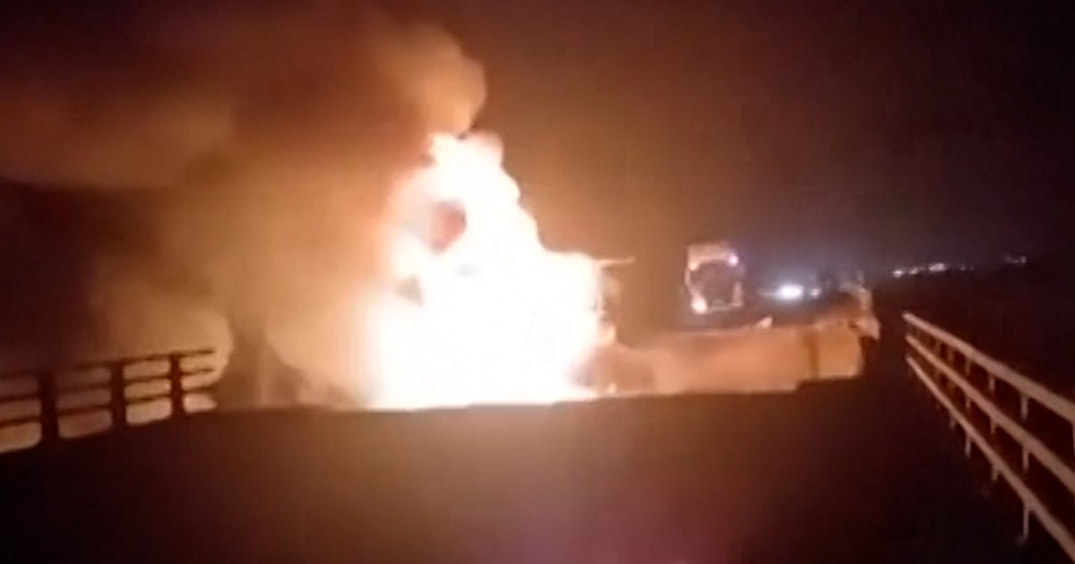 Iranian Bridges Suffer Extensive Damage Following Sixth Consecutive Night of U.S. Bombardments Iranian Bridges Suffer Extensive Damage Following Sixth Consecutive Night of U.S. Bombardments