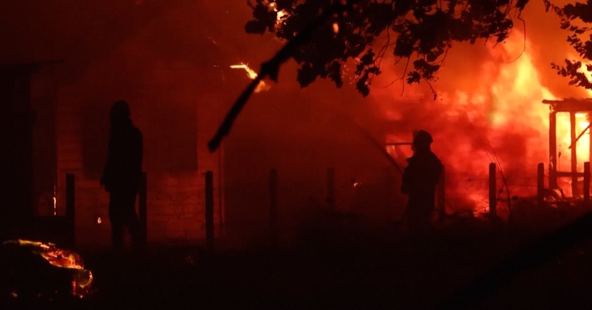 Incêndios florestais franceses obrigam mais de 10 mil pessoas a fugir