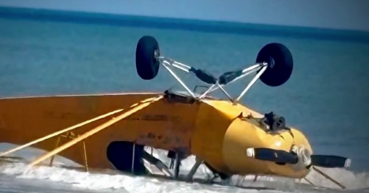 Small plane crashes on Florida beach Small plane crashes on Florida beach