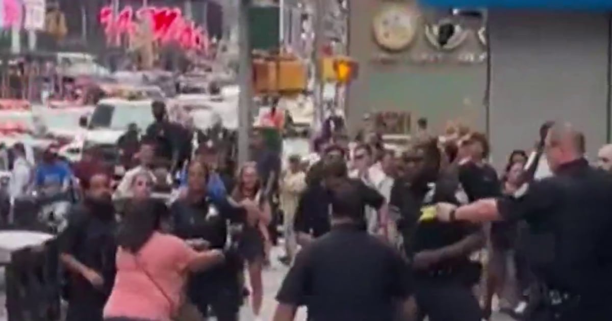 Suspect and female victim dead after Times Square stabbing spree