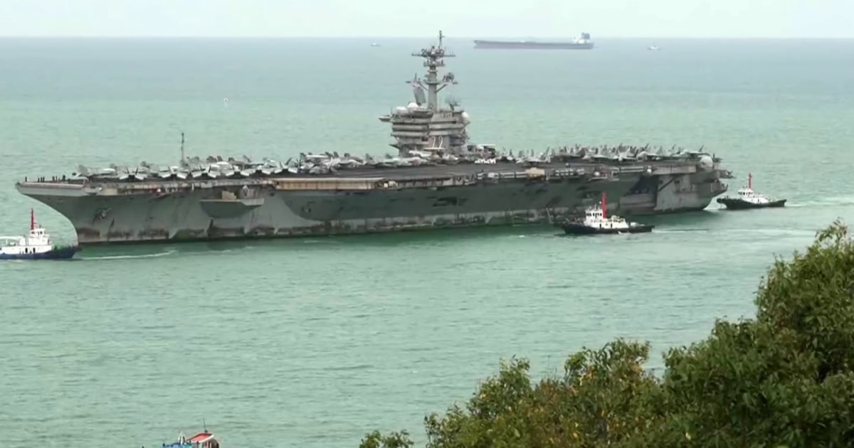 USS Abraham Lincoln ends record stretch at sea