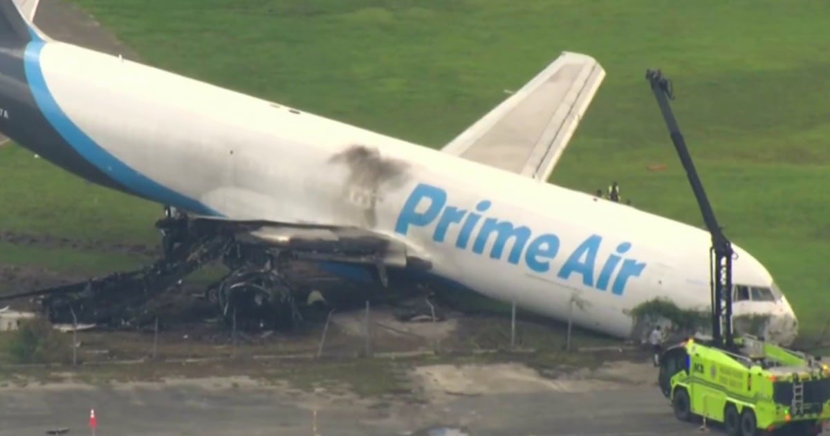 Cargo plane slams into vehicles killing 5 in Miami Cargo plane slams into vehicles killing 5 in Miami