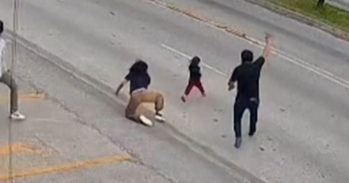 Man saves child from running into traffic in Mexico