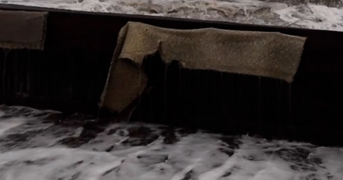 Coverage image for: Powerful waves from Hurricane Marie slam Southern California