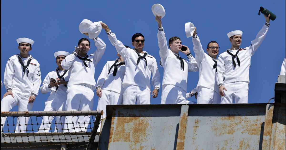 USS Lincoln docks in San Diego after 10-month deployment