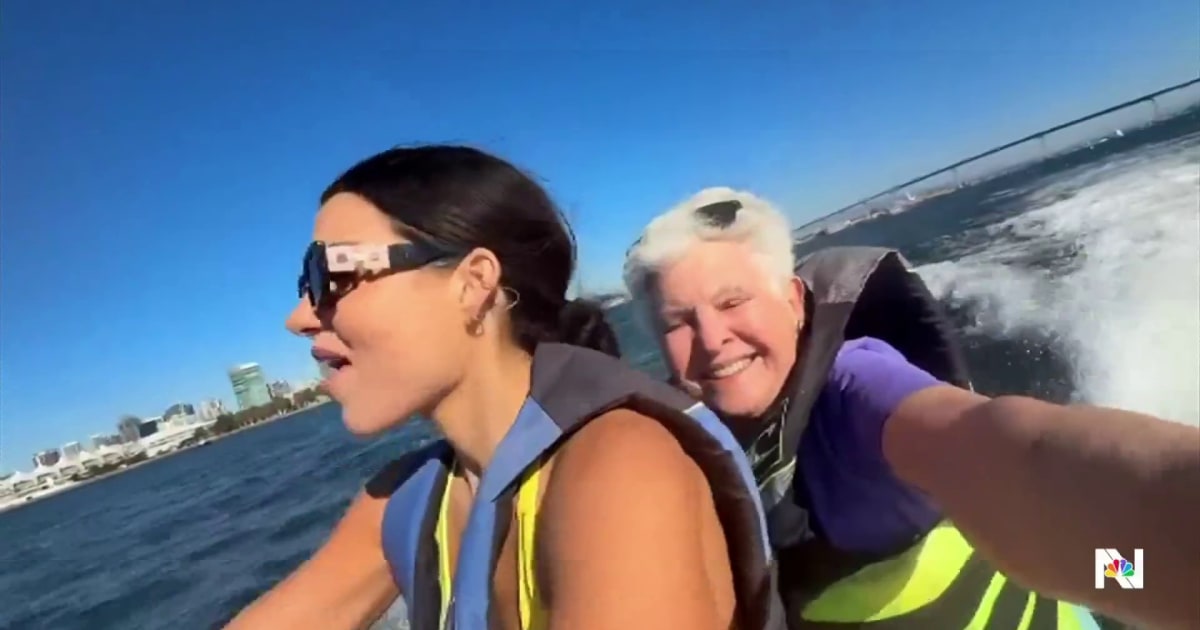 Incredible Friendship Blossoms Between Centenarian and Young Traveler on United Airlines Flight