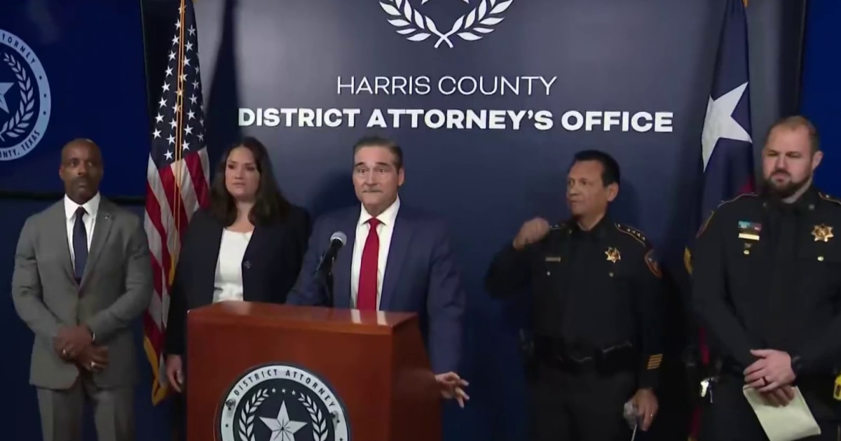 Image accompanying ICE officer indicted for allegedly hitting man with car, from NBC News