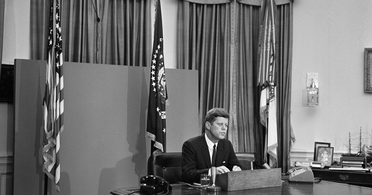 1963 Press Photo Gov. George Wallace pays respects to late Pres. John F.  Kennedy