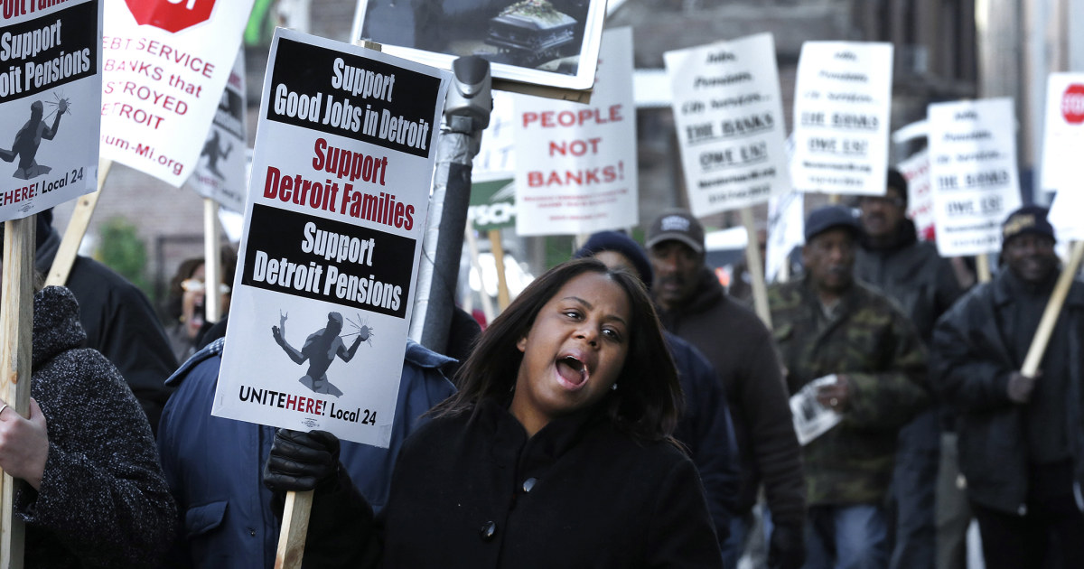 Public workers outside Detroit face pension cuts