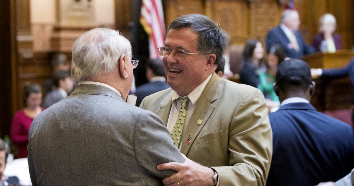 lawmakers pass controversial 'guns everywhere' bill