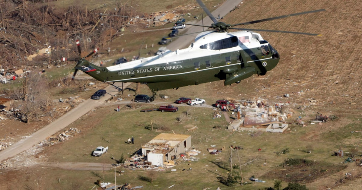 Bush visits tornadohit Tennessee community