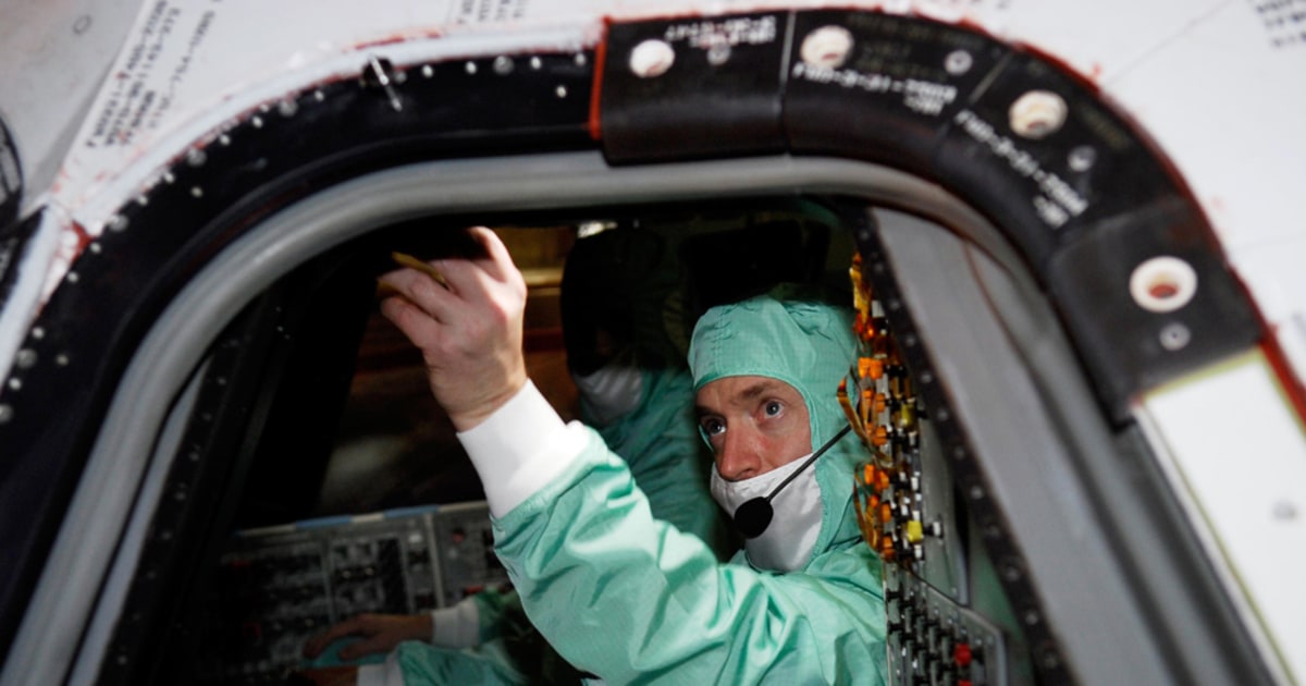 Space shuttle shutdown may kill 8,000 jobs
