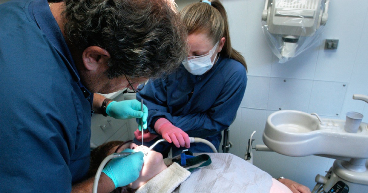 In The Dental Chair, How Do Dentist Chairs Work