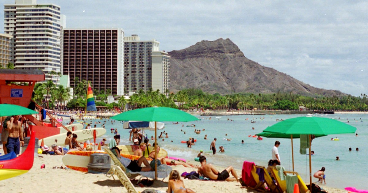 Hawaii mulls smoking ban for beaches, parks