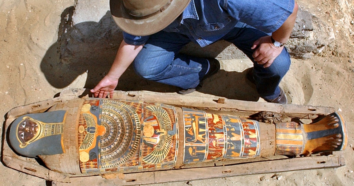 2,300-year-old mummy unveiled in Egypt