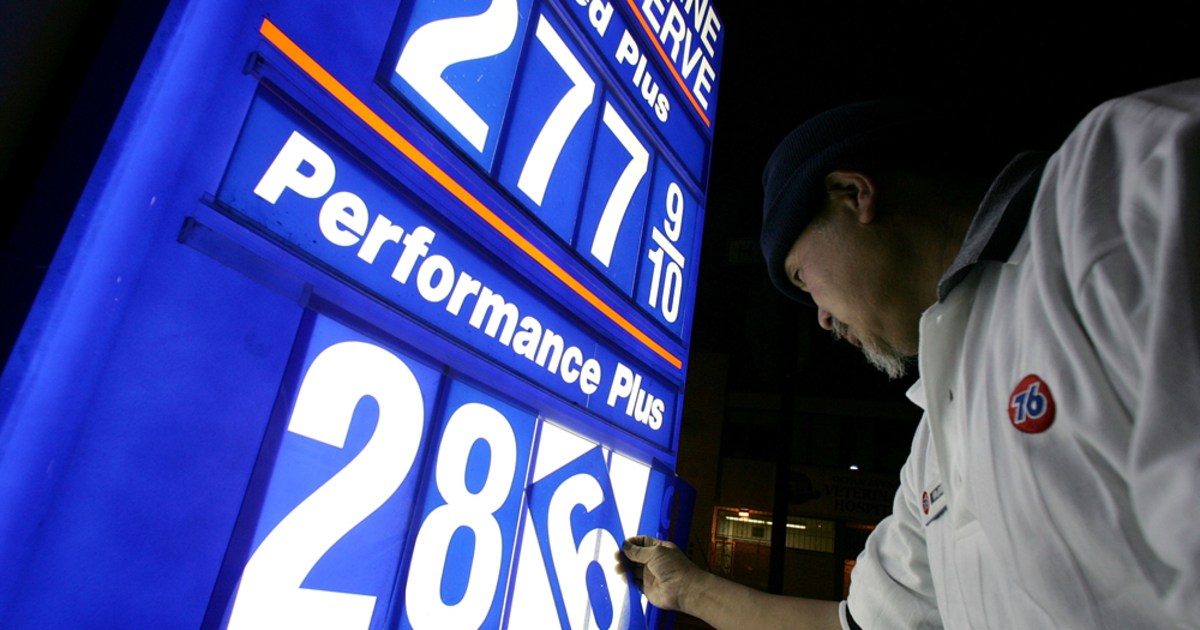 Gas prices hit record high for tenth straight day