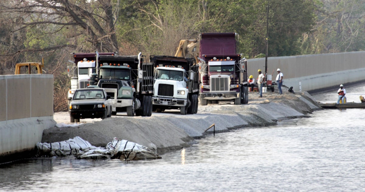 Experts blame flooding on faulty levees