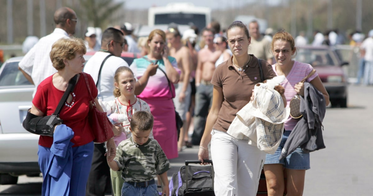 Tourists stream out of hurricanehit Cancun