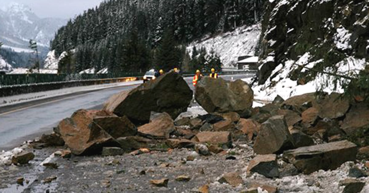 Rock slide closes major highway in Washington