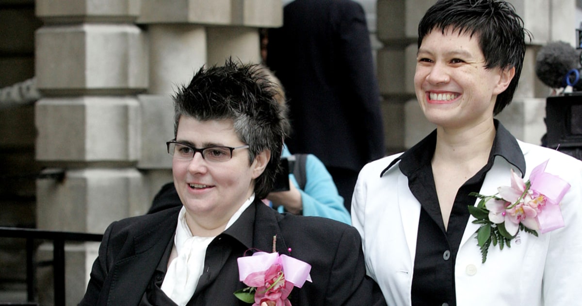 U.K.’s 1st official gay couples tie knot in Belfast