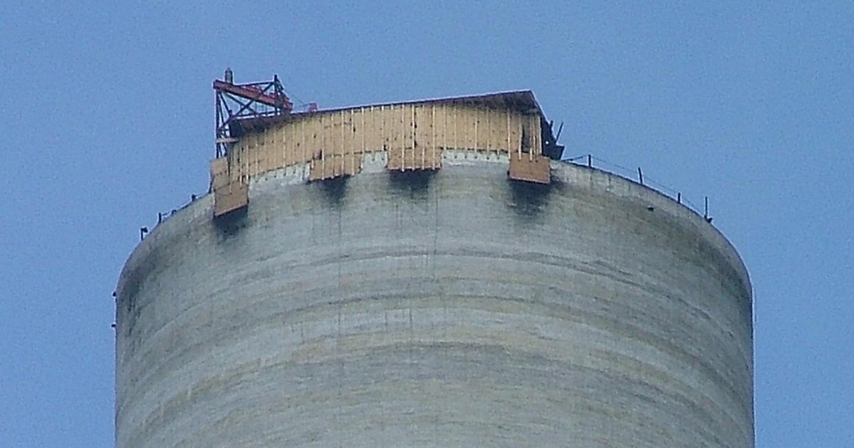 Fire Traps Workers Atop W Va Smokestack Fire Traps Workers Atop W Va Smokestack