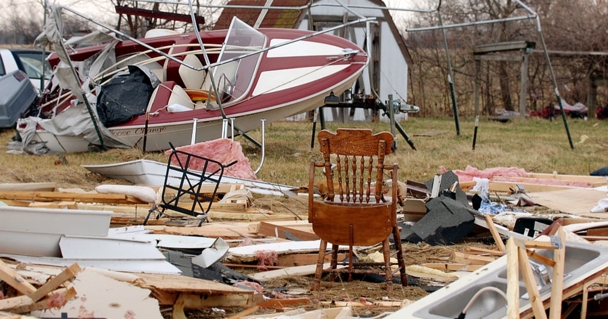 Tornadoes tear across Midwest; at least 10 die