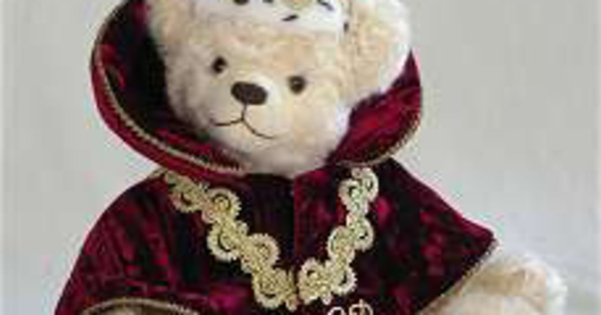 0331-268 THE GREAT BRITISH QUEEN BEAR  ※※お求めの方はスタッフまでお声がけください The Queen's sense of humour remembered: from off-mic quips to tea