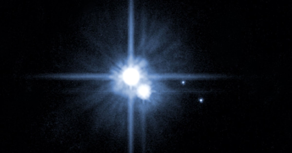 061121_pluto_vmed_3p.jpg
