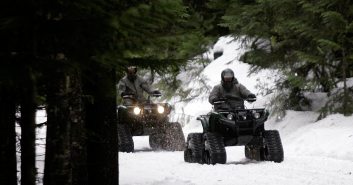 Searchers return to Mount Hood in bad weather