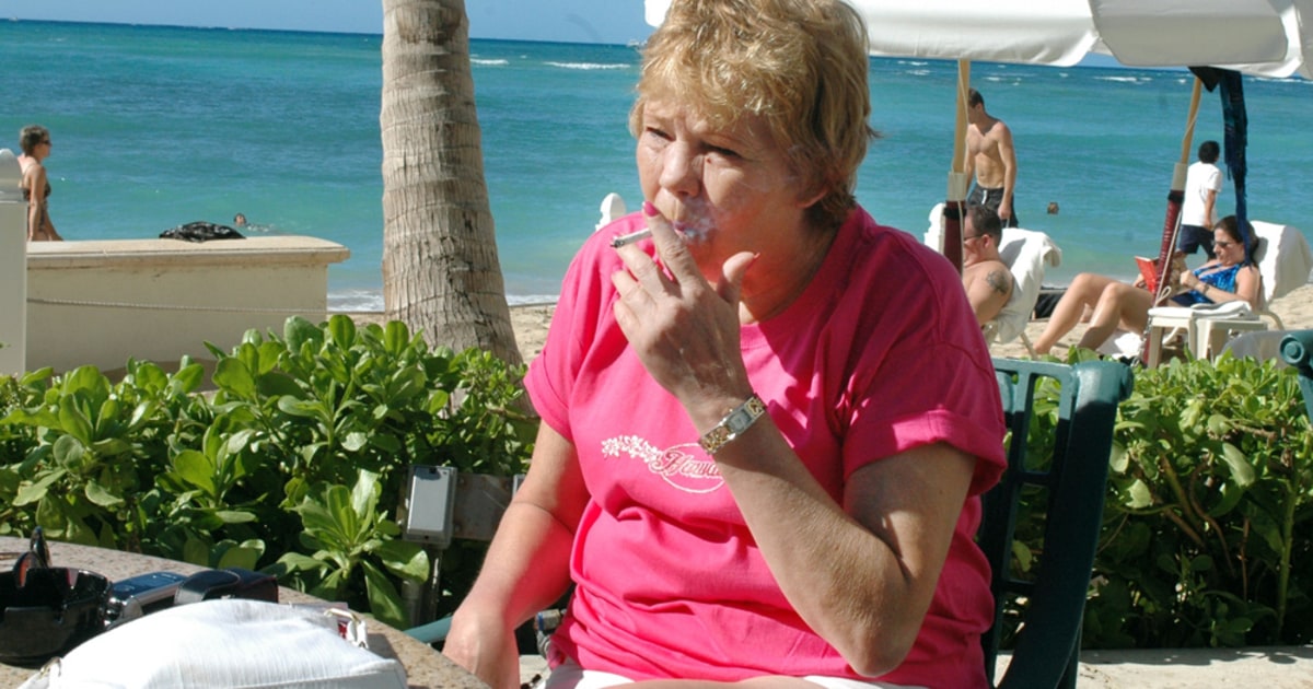 Hawaii getting used to strict smoking ban