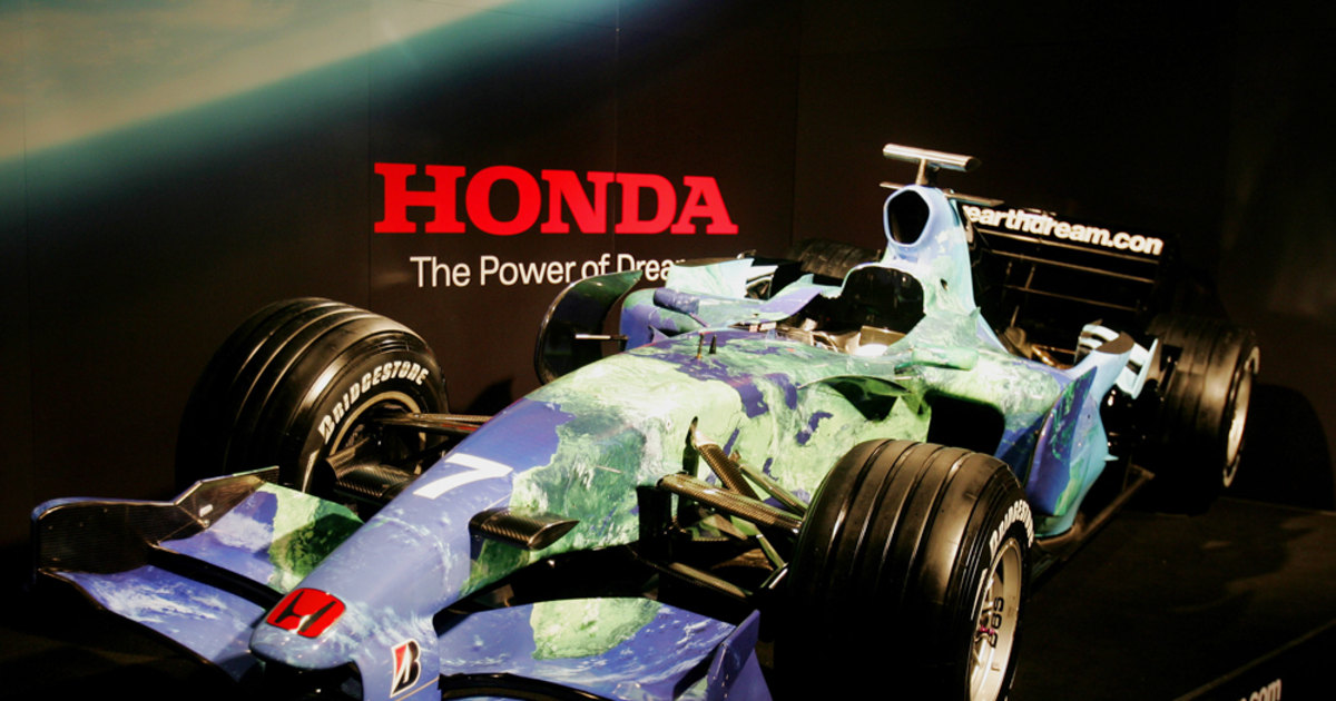 Race team sheds sponsor logos for 'Earth Car'