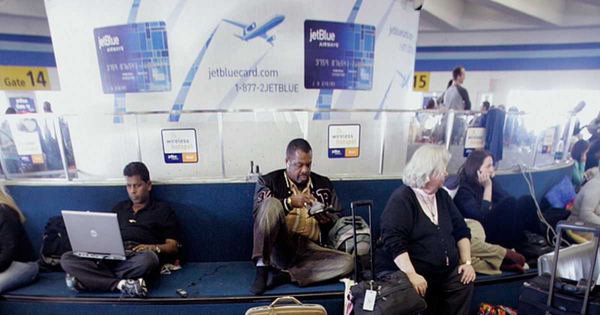 JetBlue CEO again apologizes for long delays