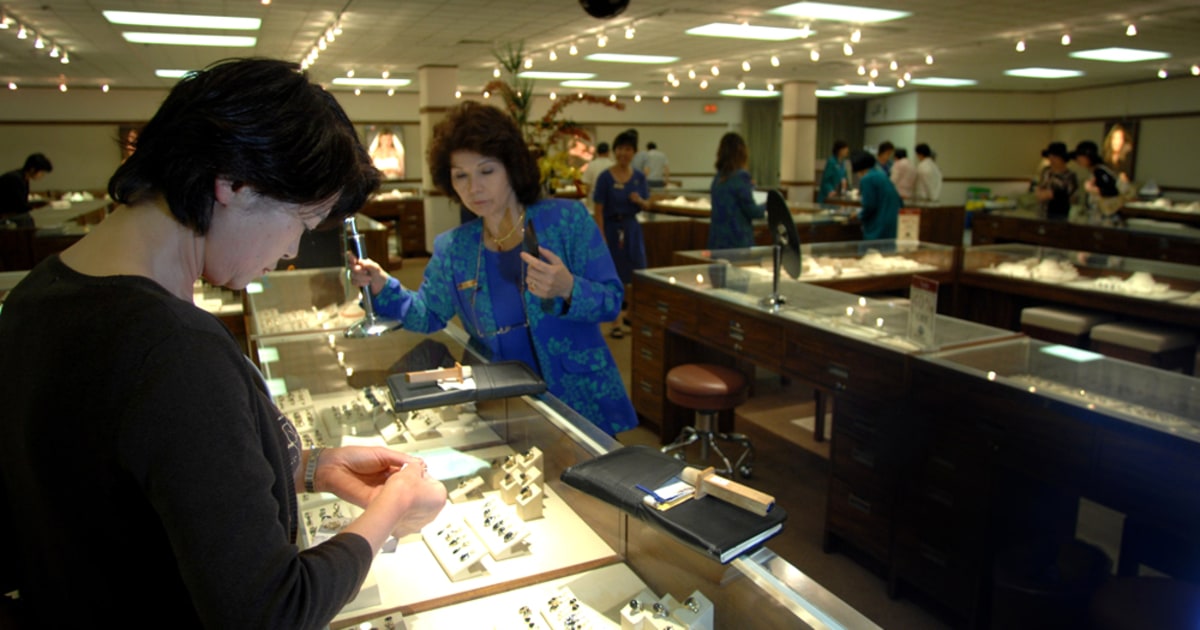 Maui divers gold coral jewelry store