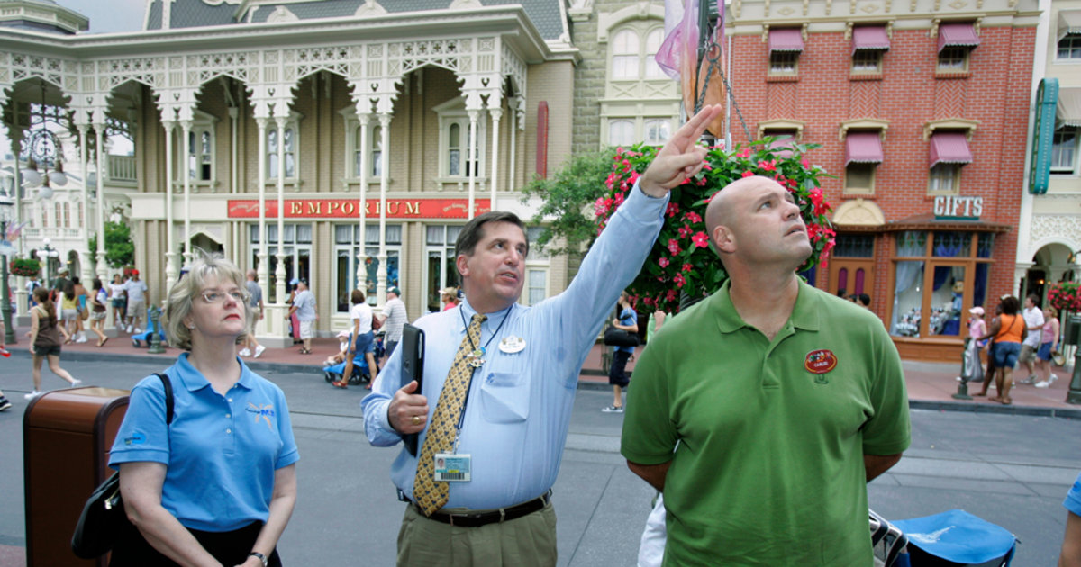 ‘What time is the 3 o’clock parade?’