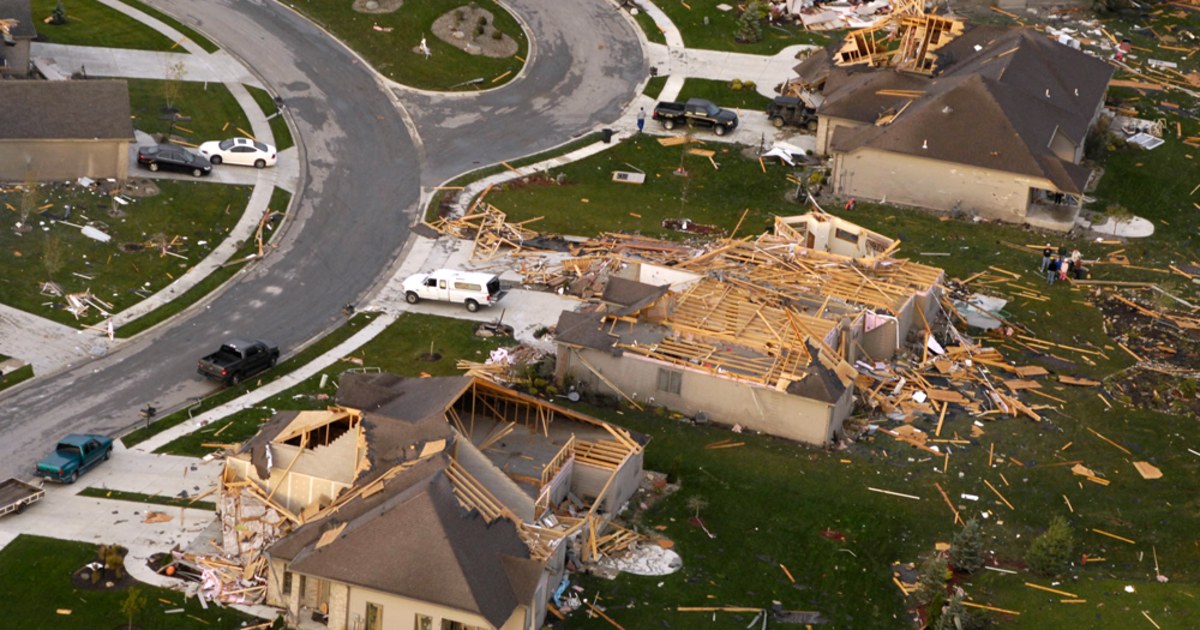 Storms, tornadoes hit Southeast, Plains; 5 dead