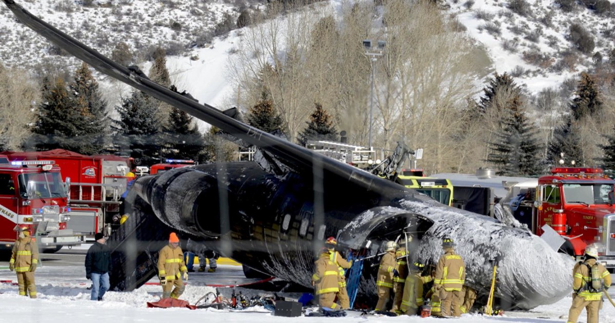 1 Dead, 2 Hospitalized in Plane Crash
