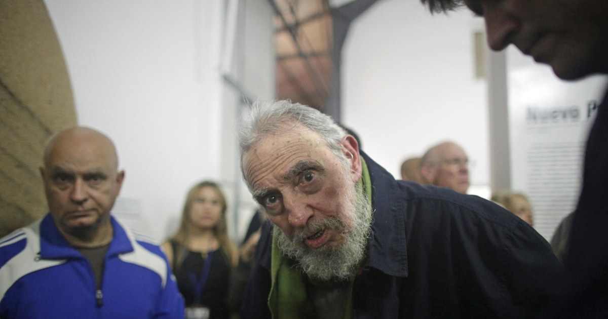 Fidel Castro Makes Rare Public Appearance At Havana Gallery